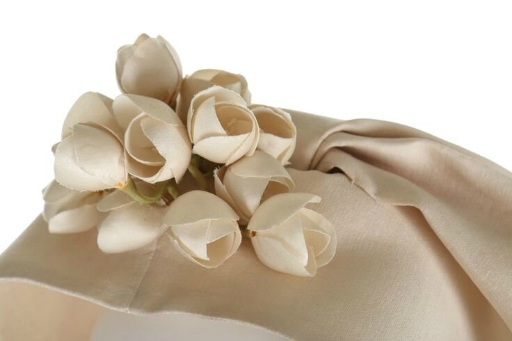 Balenciaga 1956 Wedding Dress — Clipping