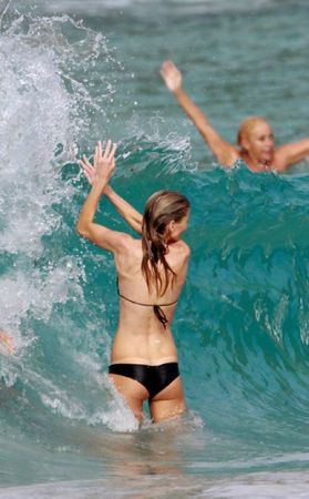 85264_Marisa_Miller_Selita_Ebanks_Bikinis-3_122_688lo