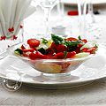 Salade d'été: tomates couleurs, fraises, mozarella di buffala, basilic.....