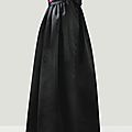 Balenciaga haute couture, 1958. robe du soir en satin duchesse d'abraham, bustier brodé d'œillets 