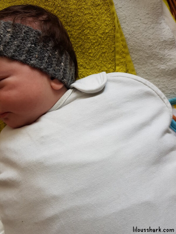 bebe ne dort pas emmaillotage