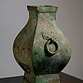 Vase de forme fang hu, chine, dynastie han (206 bce – 220 ce)