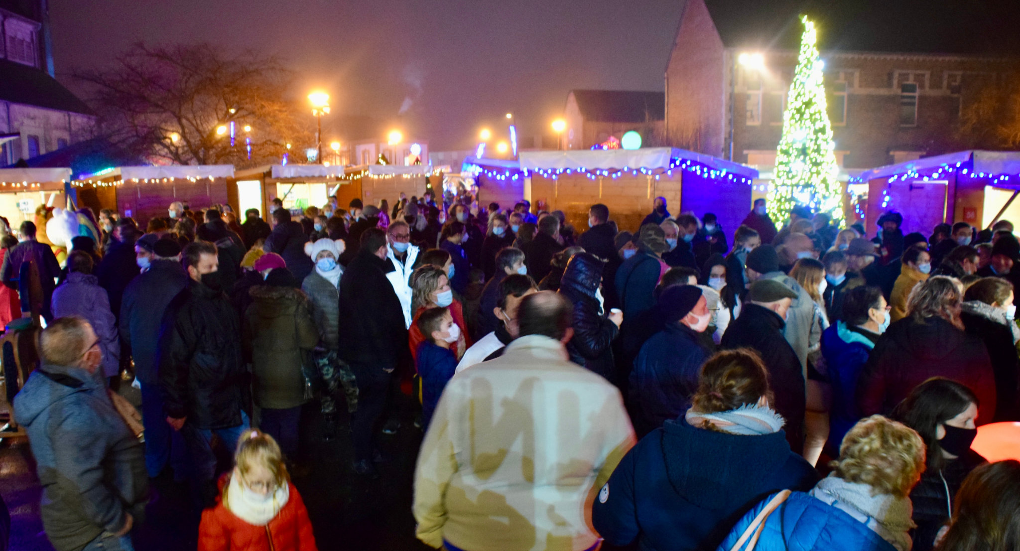 SUCCÈS POPULAIRE DU MARCHÉ DE NOËL. - Le blog de Jean-Jacques THOMAS SUCCÈS POPULAIRE DU MARCHÉ DE NOËL. - Le blog de Jean-Jacques THOMAS