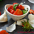 Salade de tomates cerises et de fraises au basilic, sauce soja
