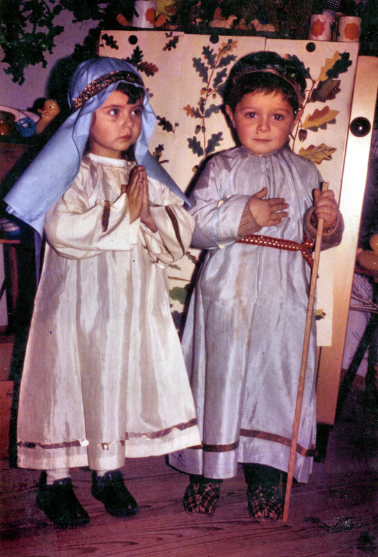 Ch41 - 1969 - Noël - Sylvie FEUNTEUN (La Sainte Vierge) et Laurent THOMAS (Saint Joseph) - (École du Christ Roi)