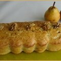 Cake salé : poires, magret fumé, fêta et noix