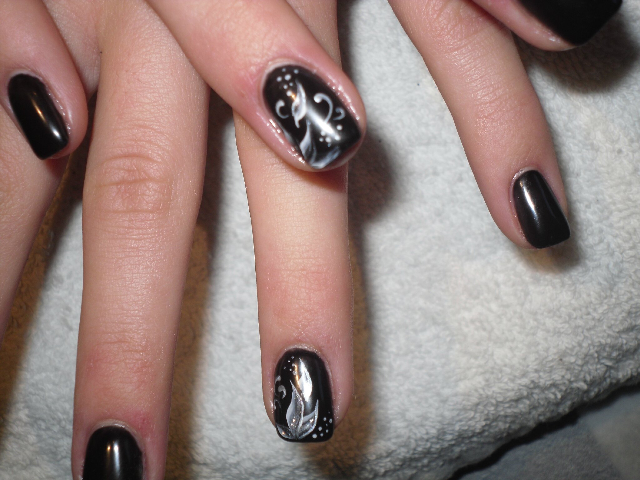 Ongles En Gel Noir Et Blanc Passion'nail Pose d'ongles en gel : Black & White - PASSION'NAIL, ONGLE