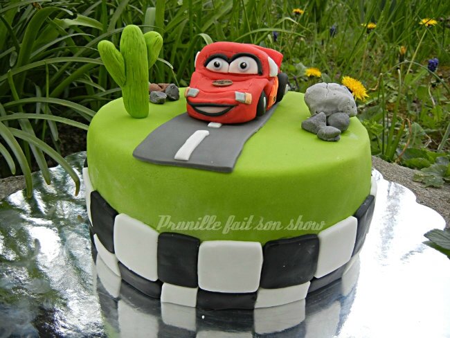 Comment faire gâteau d'anniversaire façon Cars (décoration en pâte à sucre)  