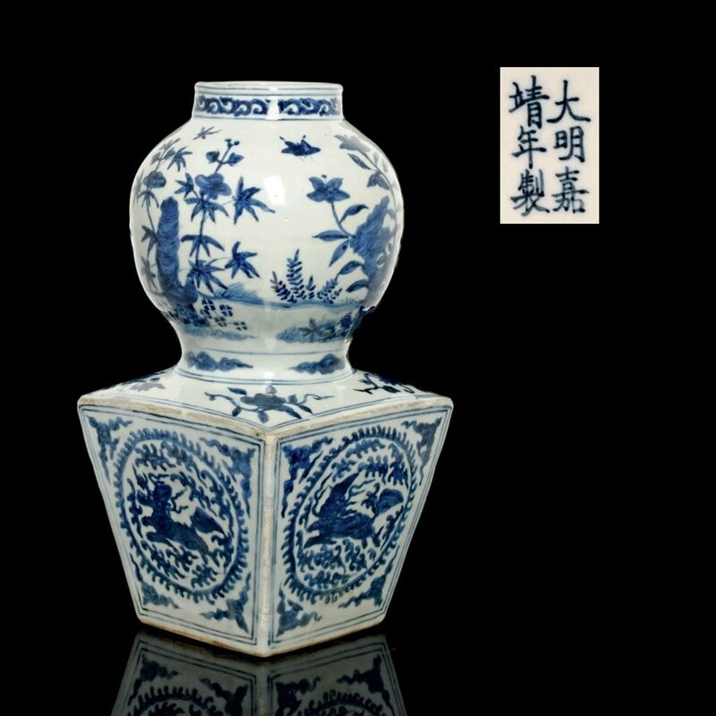 A blue and white sheng vase
