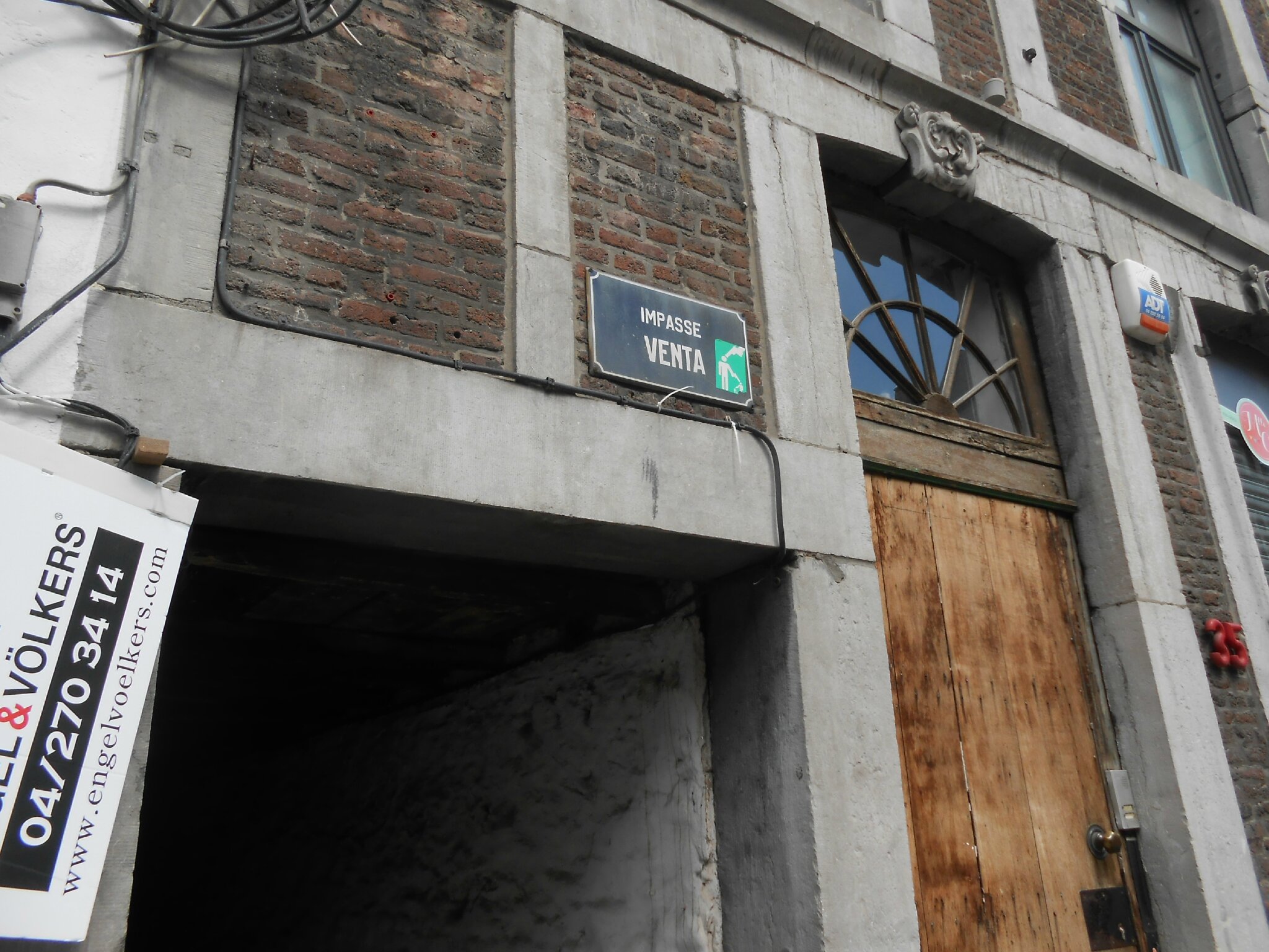 Les Impasses du Quartier Hors-Château - Intriguing Alleys in Liège