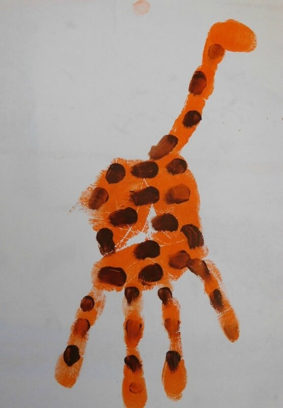 219_Afrique_Une girafe dans la main (38)