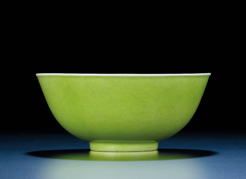 A rare lime-green enamelled blue and white bowl, Guangxu six-character mark and of the period (1875-1908)