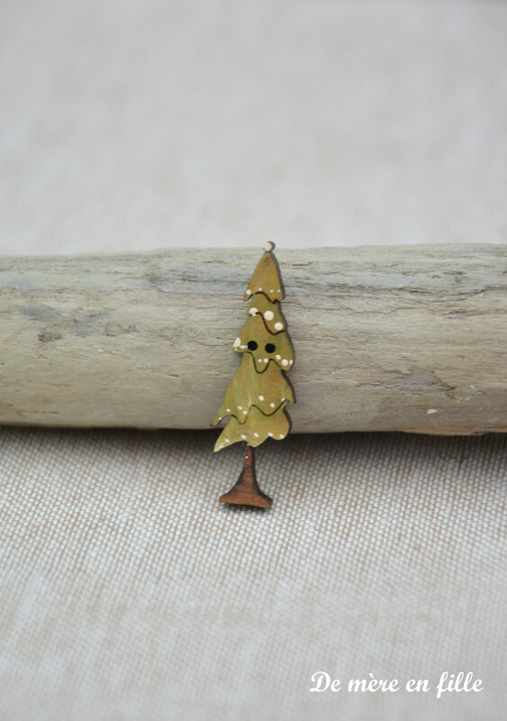 petit sapin enneigé