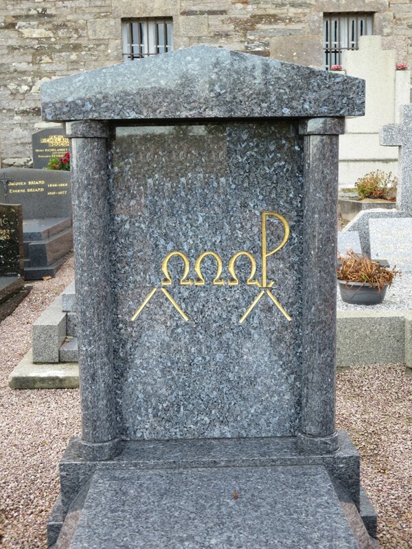 131229 112 D tombe Khalifa