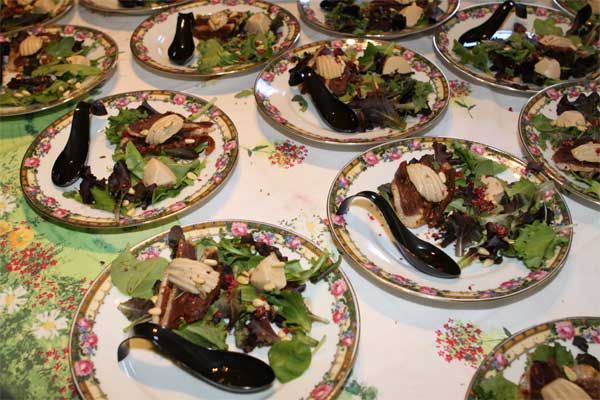 Salade aux magrets de canards séchés, et panna cotta de foie gras - Le ...