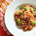 Spaghettis aux saucisses et à la sauce marinara