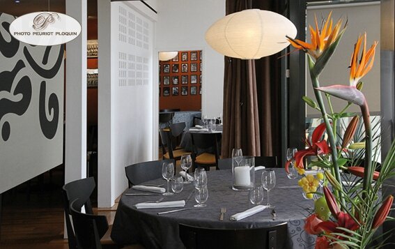 AGEN_LA_TABLE_dARMANDIE_de_Michel_Dussau_salons_prives_du_restaurant