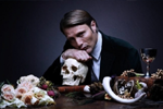 HANNIBAL - Pour Pierre Langlais, la limite d'une telle série est de 'violer' l'imagination du spectateur, qui s'était fait sa propre idée du passé du personnage. Un avis que ne partage pas Léo Soesanto, estimant que l'acteur Mads Michaelsen introduit un raffinement différent, et donc une dimension nouvelle au personnage.