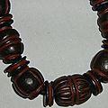 Collier de perles en terre cuite