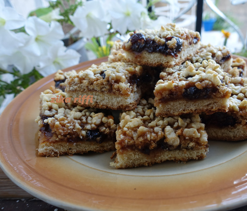 mderbel- gâteaux crumble algérien-confiture de prunes