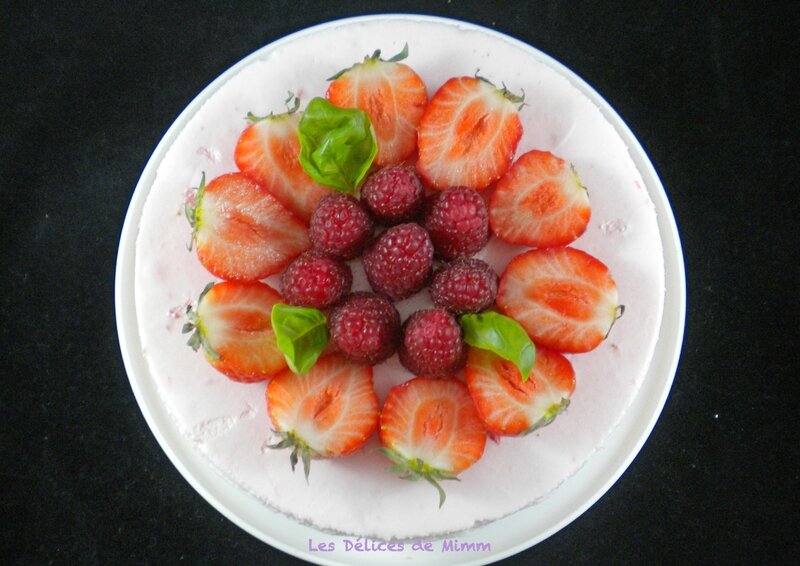 Gâteau nuage glacé aux fraises 6