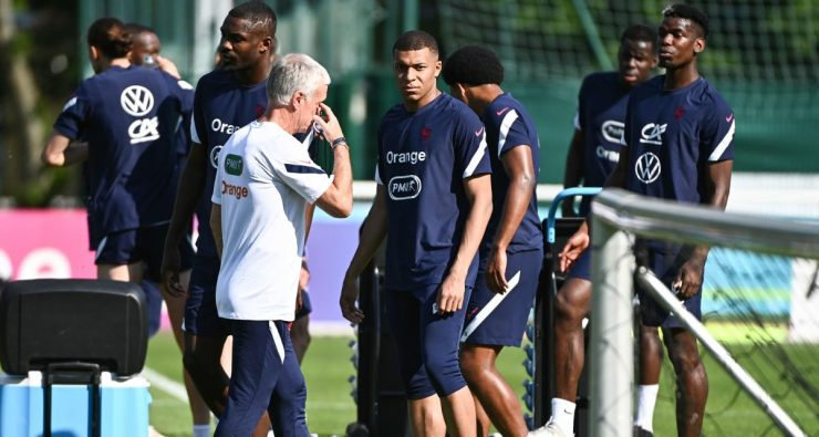 1200-L-equipe-de-france-les-bleus-au-complet-pour-le-dernier-entranement-740x395