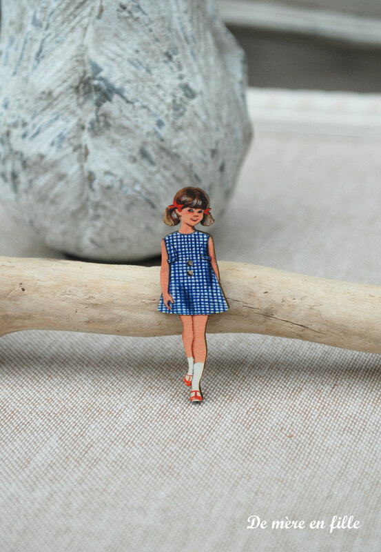 fillette robe carreaux bleus