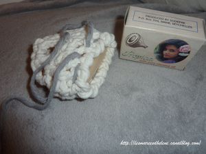 Wash_clothes_gant_savon_04