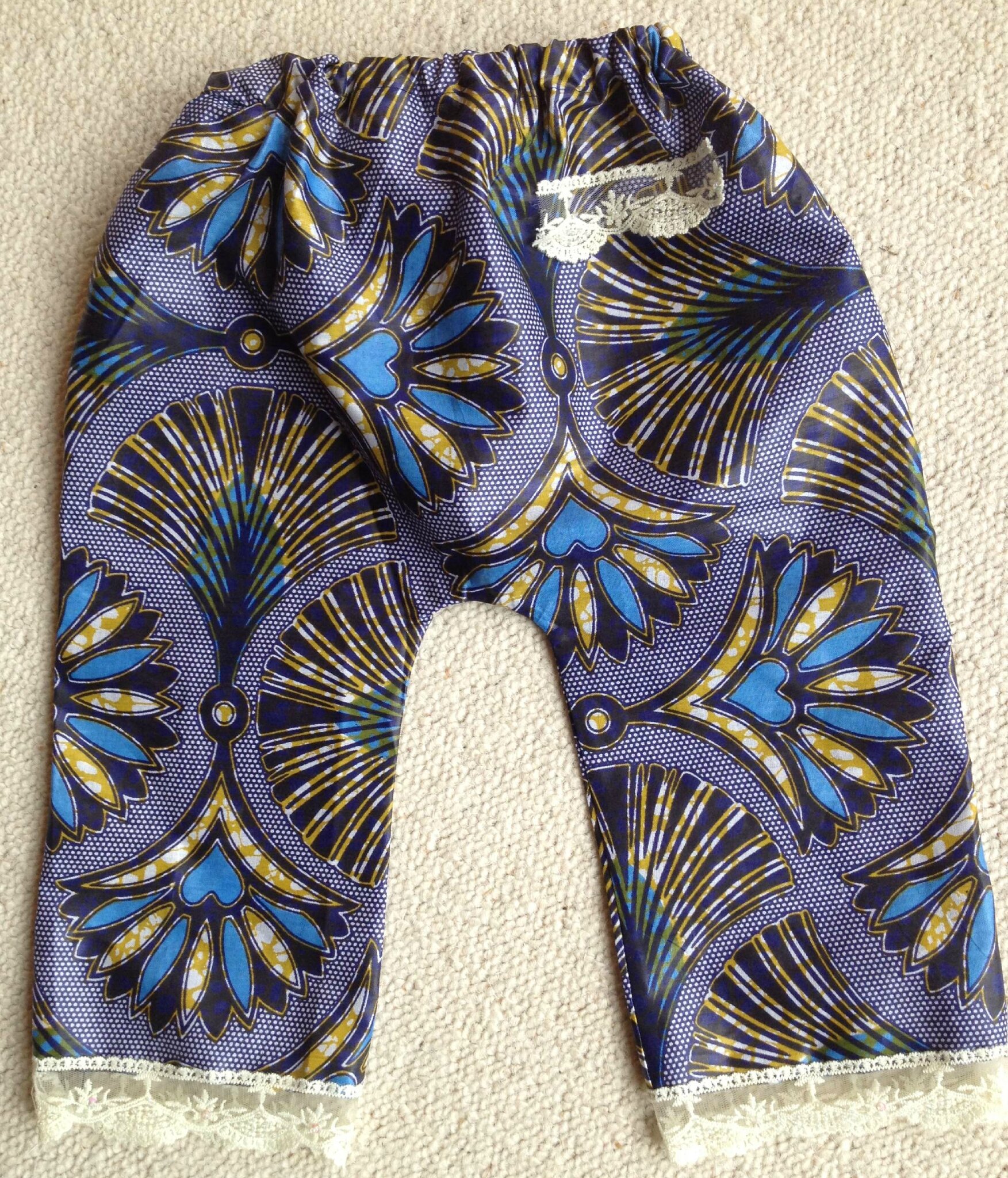 Pantalon sarouel bébé tissu africain wax modèle blue romantic