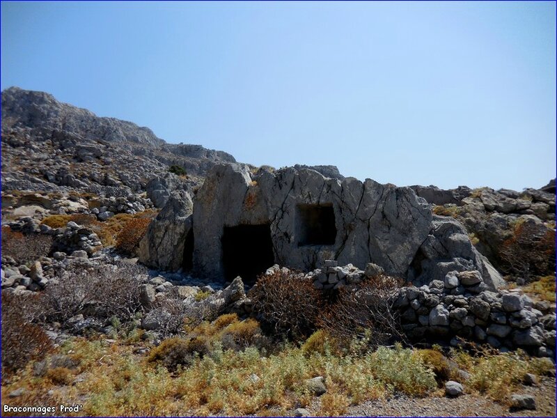 UNderGround TOMBS VRYKOUNTA