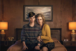 BATES MOTEL - En revenant sur la jeunesse du héros de Psychose, on peut aussi faire connaissance d'un personnage absent du film : la mère, souligne Léo Soesanto. Alexandre Letren relève que le pilote de Bates Motel fourmille de plans en référence au film. Bates Motel s'inscrit également dans la tendance actuelle des séries sur les serial killers, évoquée à plusieurs reprises pendant le débat.