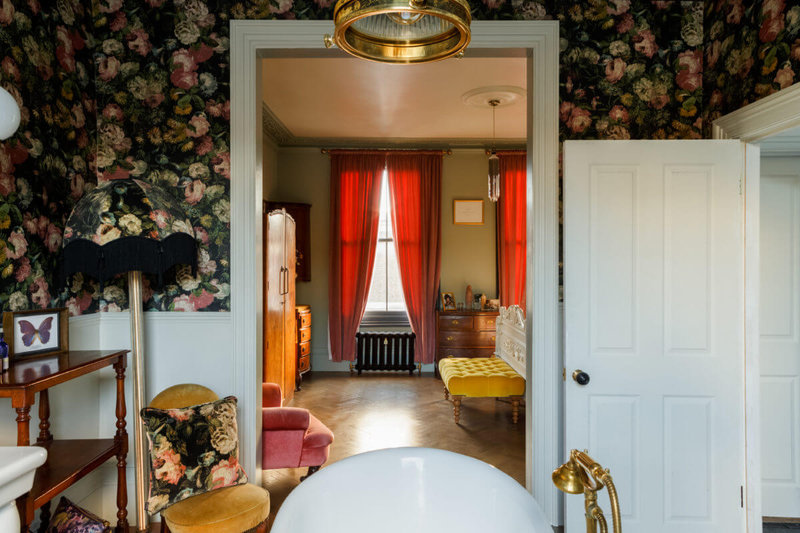 bath-view-master-en-suite-floral-wallpaper-nordroom