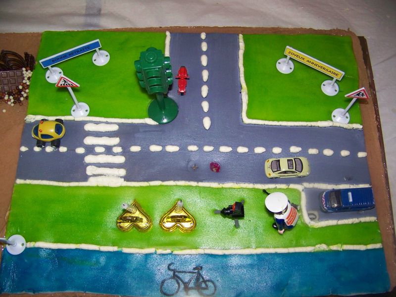 Gateau En Forme De Route 60 Ans Retraite Papa Photo De Mes Nos Creations Bienvenue A La Creation