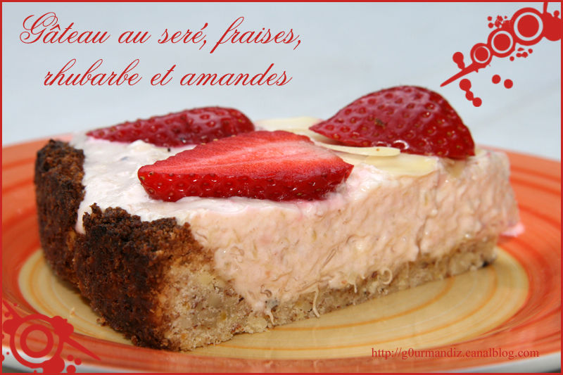 Gâteau à étages aux fraises et amandes