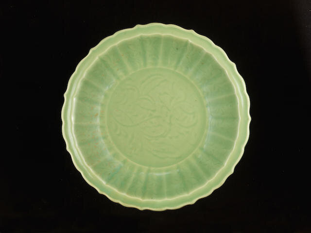 A fine large celadon-glazed barbed-rim dish, 14th-early 15th century